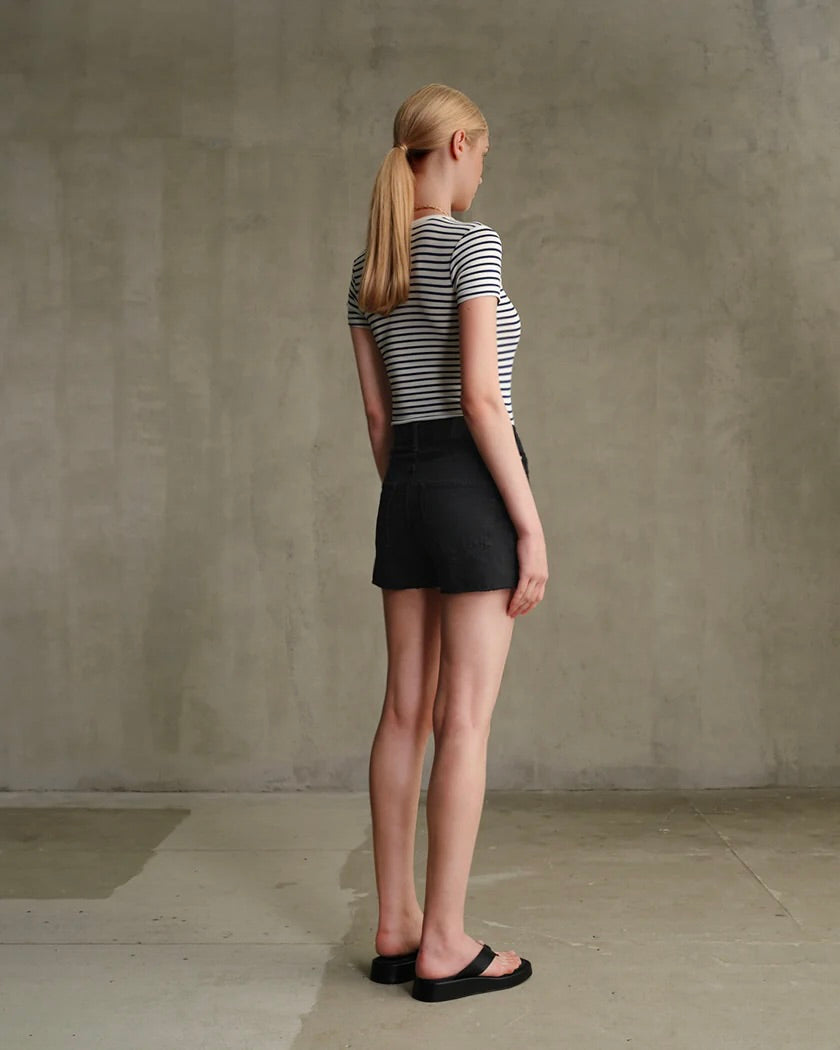 Model is wearing Edwin Sawyer Boyfriend Short in Carbon Black