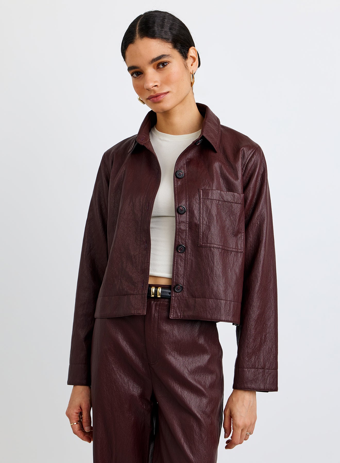 B2492-K08-300 - CROP POCKET BUTTON DOWN