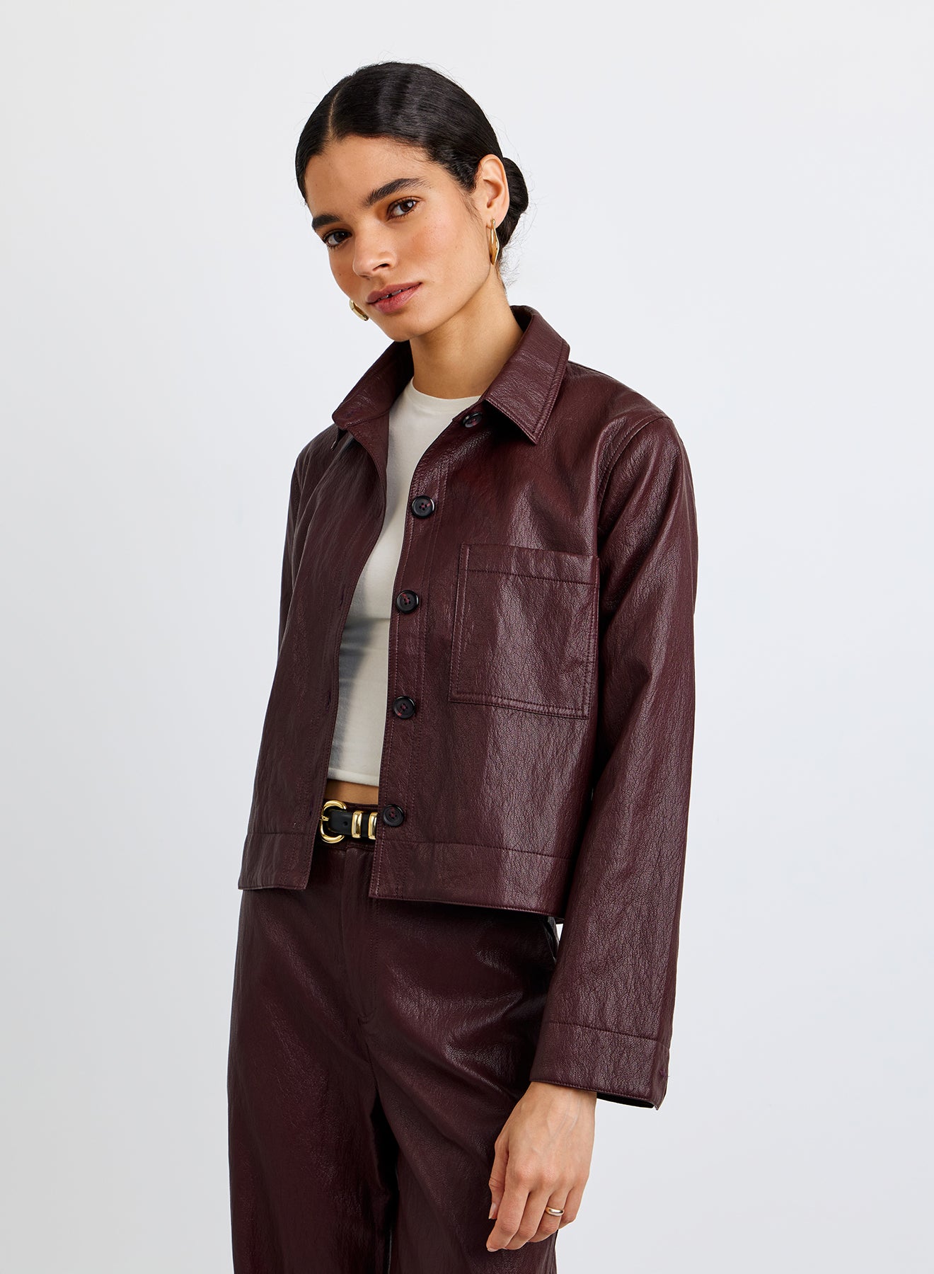 B2492-K08-300 - CROP POCKET BUTTON DOWN