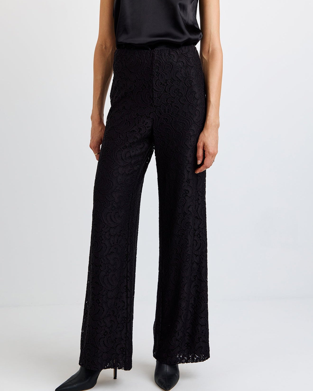 B3221-K11-300 - PULL ON STRETCH LACE PANT