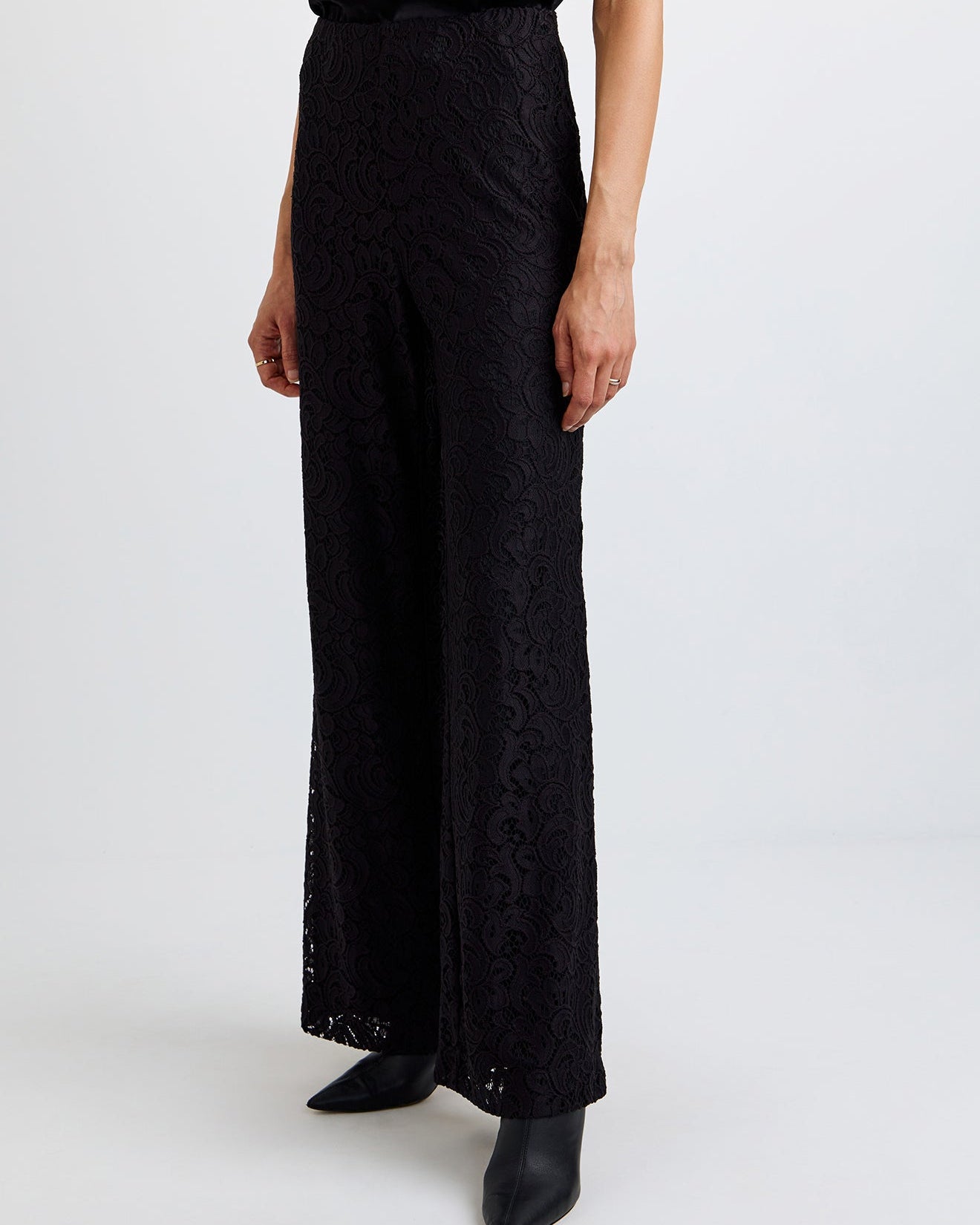 B3221-K11-300 - PULL ON STRETCH LACE PANT