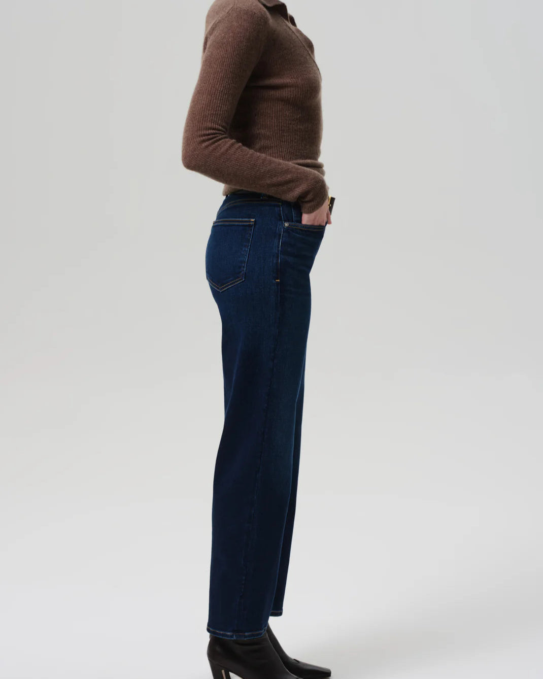 Side view of a model wearing the Citizens of Humanity Palma Straight Leg Jeans in Dakota on a white background.