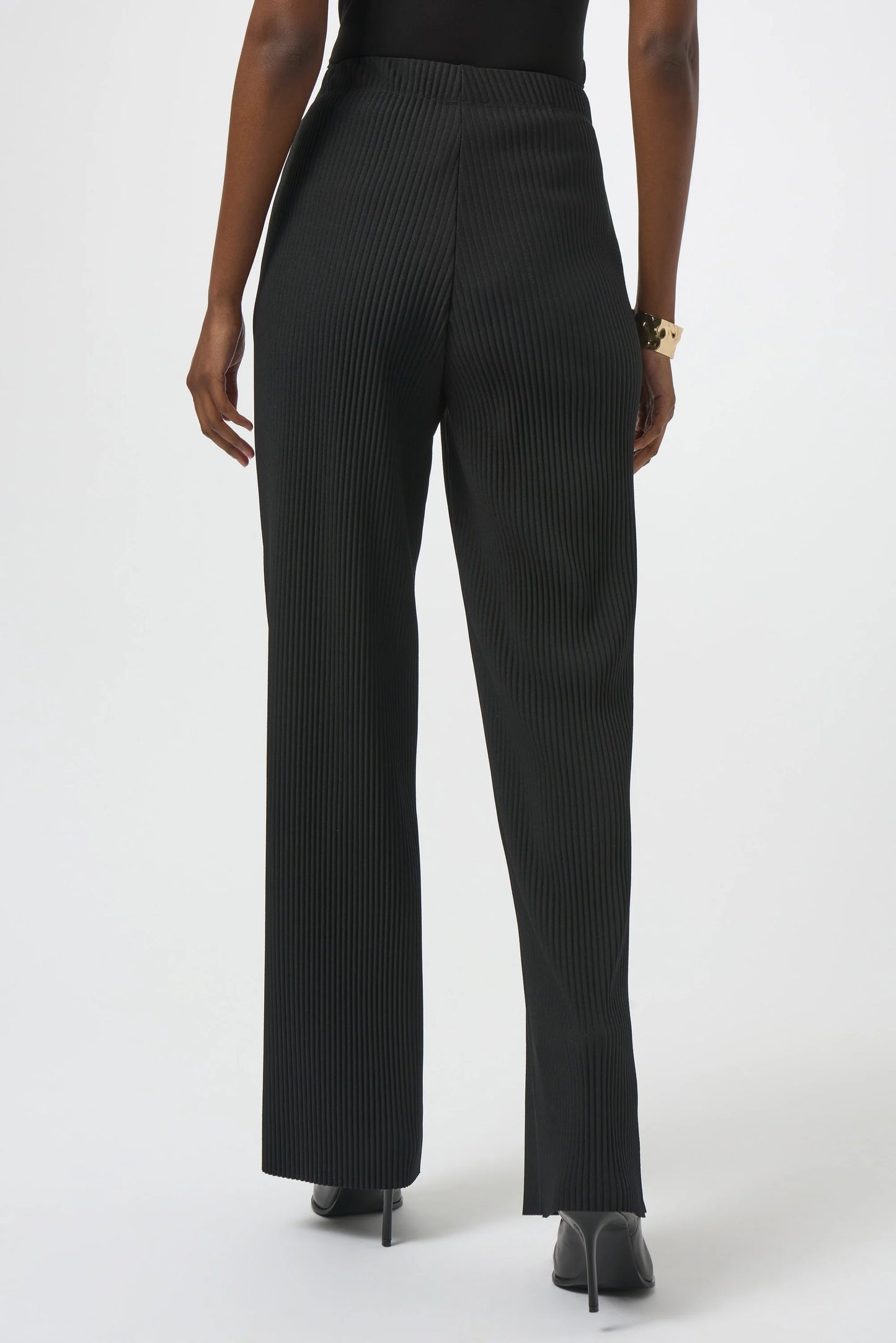 Relaxed Pleated Trousers | Black
