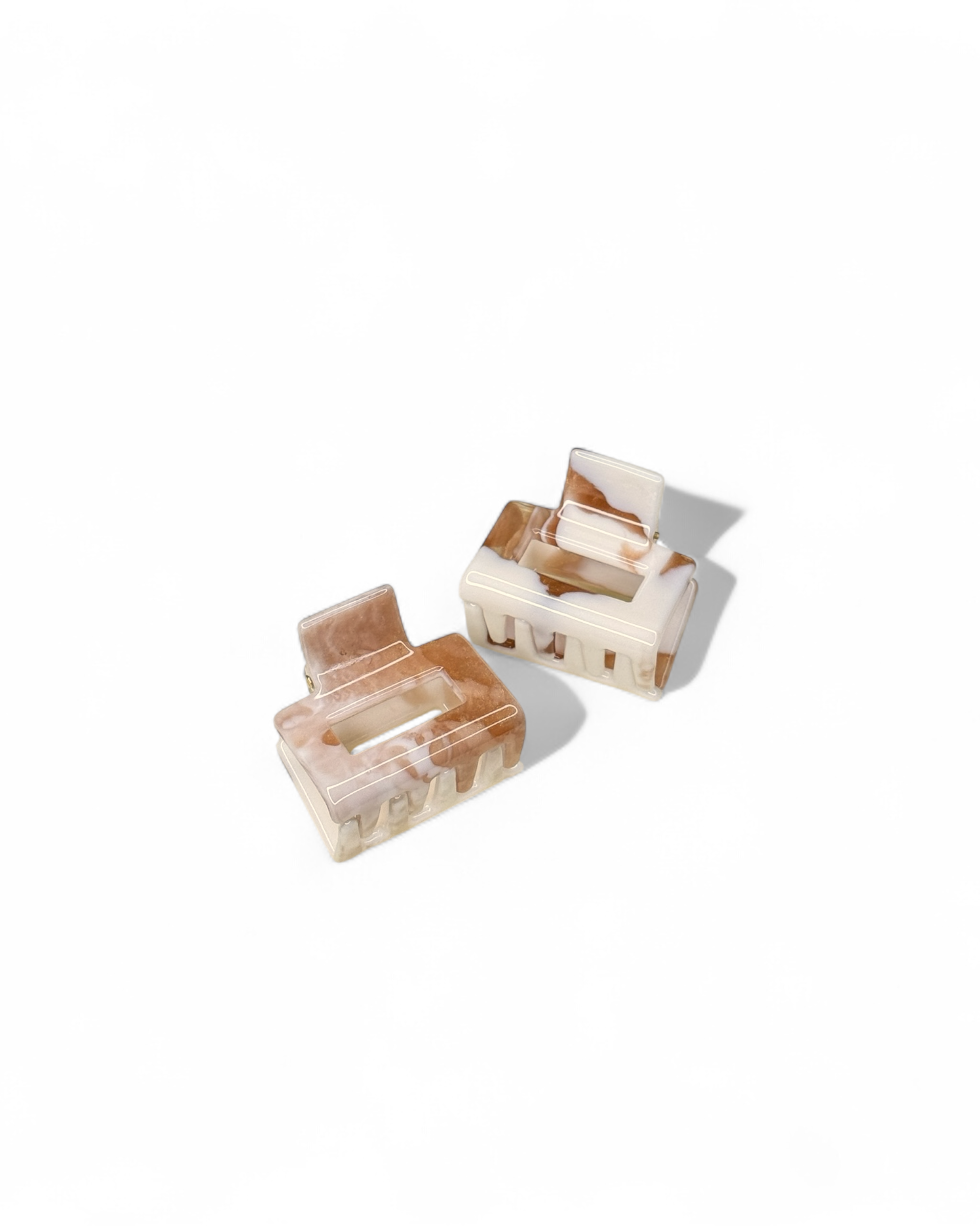 The HoneyLux Acetate Mini Square Claws clips in Marble on a white background