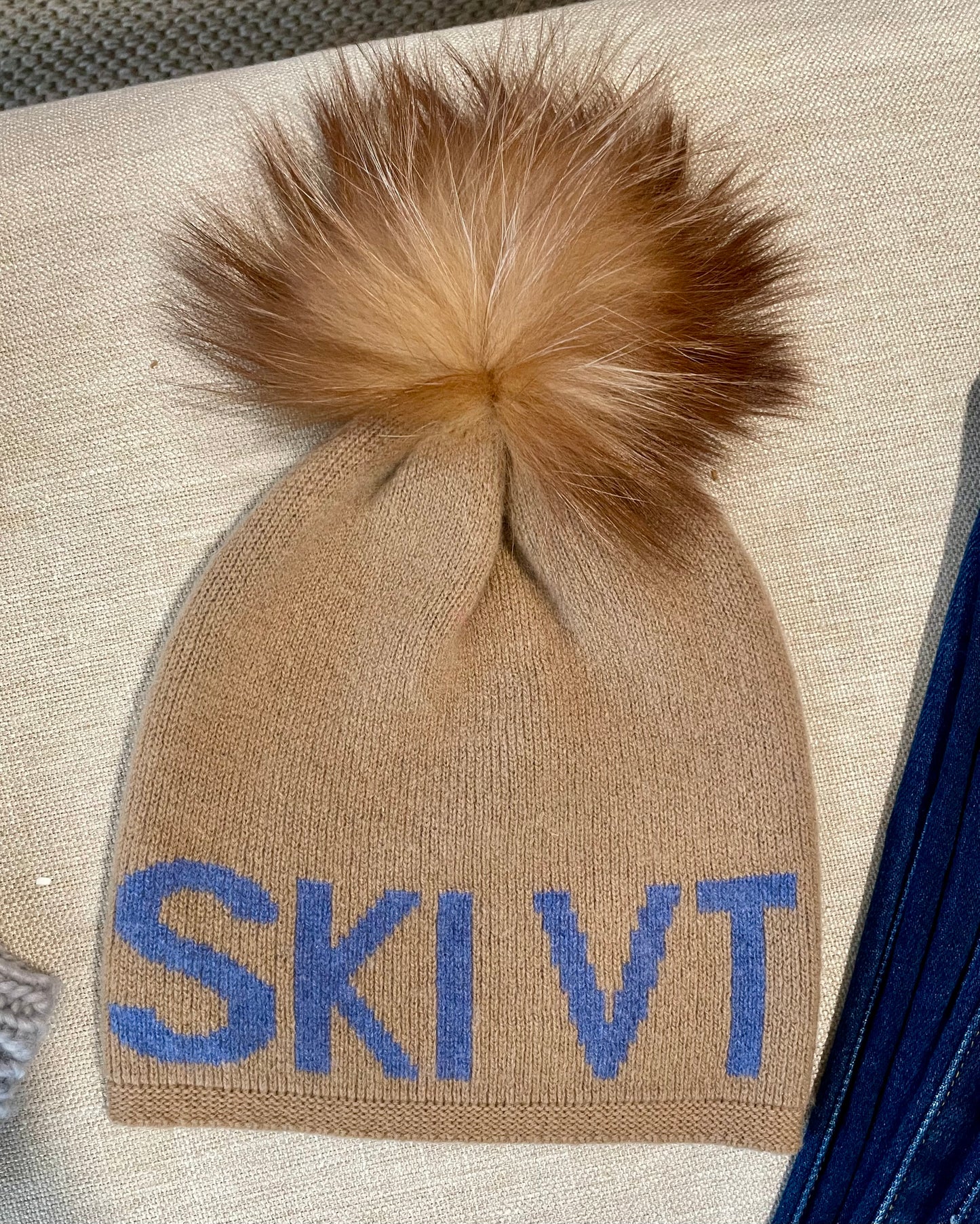 100% Cashmere SKI VT Pom Pom Hat