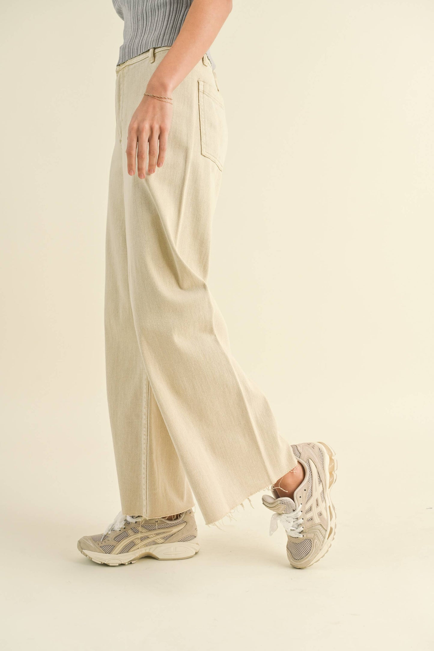 STRAIGHT WIDE LEG DENIM PANTS: MAROON