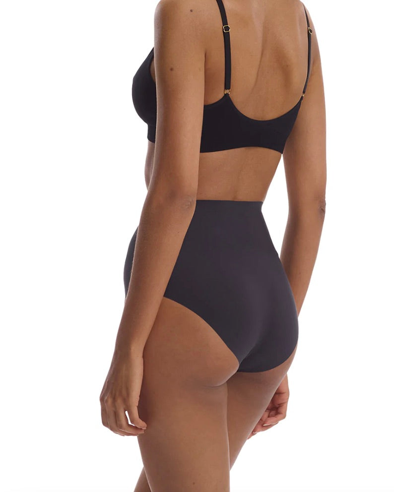 Model wearing Commando zone smoothing brief wearing a black bra on a white background